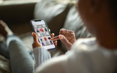 Online holiday spending growth Adobe report